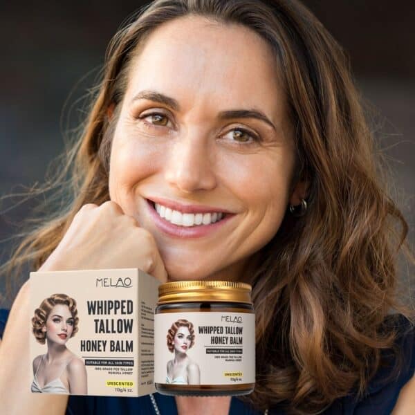 tallow opklopte balm met manuka honing 113 gram, op model