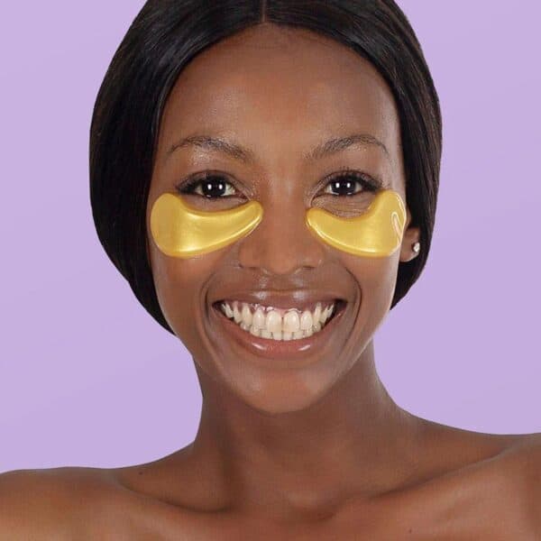 crystal collageen gezichtsmasker - goud masker gezichtsverzorging - op vrouwelijk model